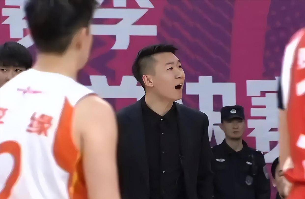 冲刺阶段山东泰山备战CBA常规赛，主帅复盘细节曝光，更衣室稳定，身体对抗强度拉满